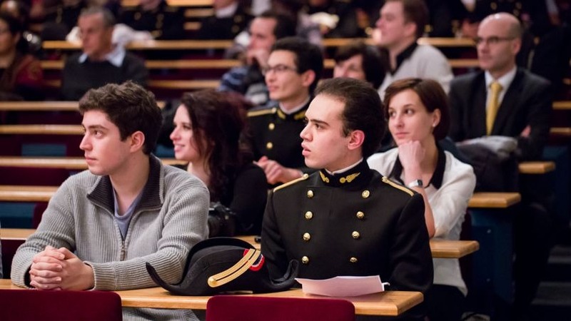 Sinh viên Viện đại học bách khoa Paris (École Polytechnique)