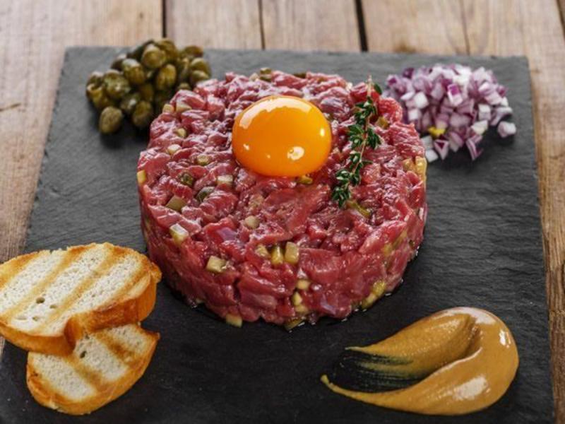 Món Steak Tartare thuộc những món ăn Pháp